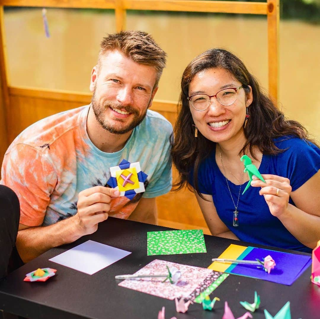 Rodrigo Hilbertさんのインスタグラム写真 - (Rodrigo HilbertInstagram)「Nosso #temperodefamiliaajaponesa tá doce doce doce! A chef @viwakuda confeiteira de mão cheia, misturou a tradição japonesa com o jeitinho brasileiro e fez cada doce!!! E já que tem tradição, tem tbm origami com a @tchami_origami nos ensinando essa linda arte das dobraduras. Às21:30 no @gnt programa gravado em 2019 🥮」5月22日 8時21分 - rodrigohilbert