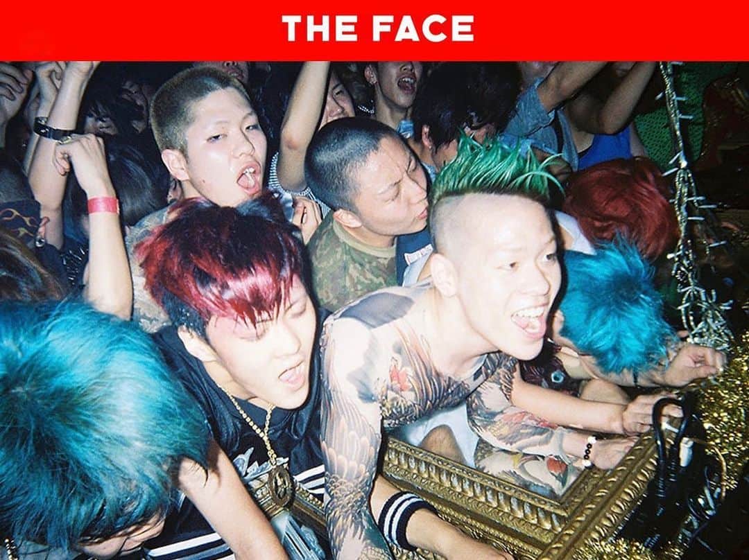 東京DANDYのインスタグラム：「ロンドン発 THE FACE に特集された「DISPOSABLES」のストーリー。⁣ ⁣ イギリスで生まれ育った私にとってこれは特別な意味をもつ。THE FACE は、ファッション、音楽、ナイトライフの共生関係についてとても貴重な教育だった。日本の若者がファッションやヘアスタイルを通じて、自分自身を表現するため、保安的な服装規定から解放された一枚の写真。高校卒業後および就業開始前の貴重な短い時間を捉えた輝かしいユース。近い将来、私たちの社会生活がこの現状から脱出できたときには、また写真を撮るために足を運ぶだろう。⁣ ⁣ THE FACE featured the release of my book DISPOSABLES at the end of last year. This was especially meaningful for me as growing up in England, THE FACE magazine was an education in the symbiotic relationship between fashion, music, and nightlife. ⁣ ⁣ This photo captures the brief but important time post-high-school and pre-workplace that Japanese youth are free from conservative dress codes to express themselves through fashion and hairstyles, alongside kindred spirits. Whenever and however our social lives emerge from this current situation, I’ll be there to take photos. (There's a bigger, digital image of this same scene - that will be in the Tokyo Dandy book (2021?))」