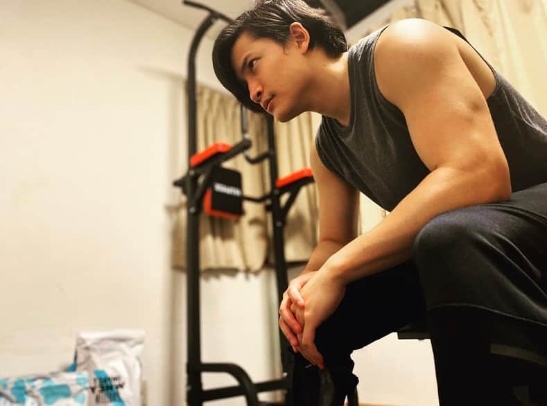 のインスタグラム：「この期間で上手く身体仕上げられたかな . あとは無事にクランクイン出来るのを祈るだけ . #training #fitness #workout #筋トレ #ダイエット」