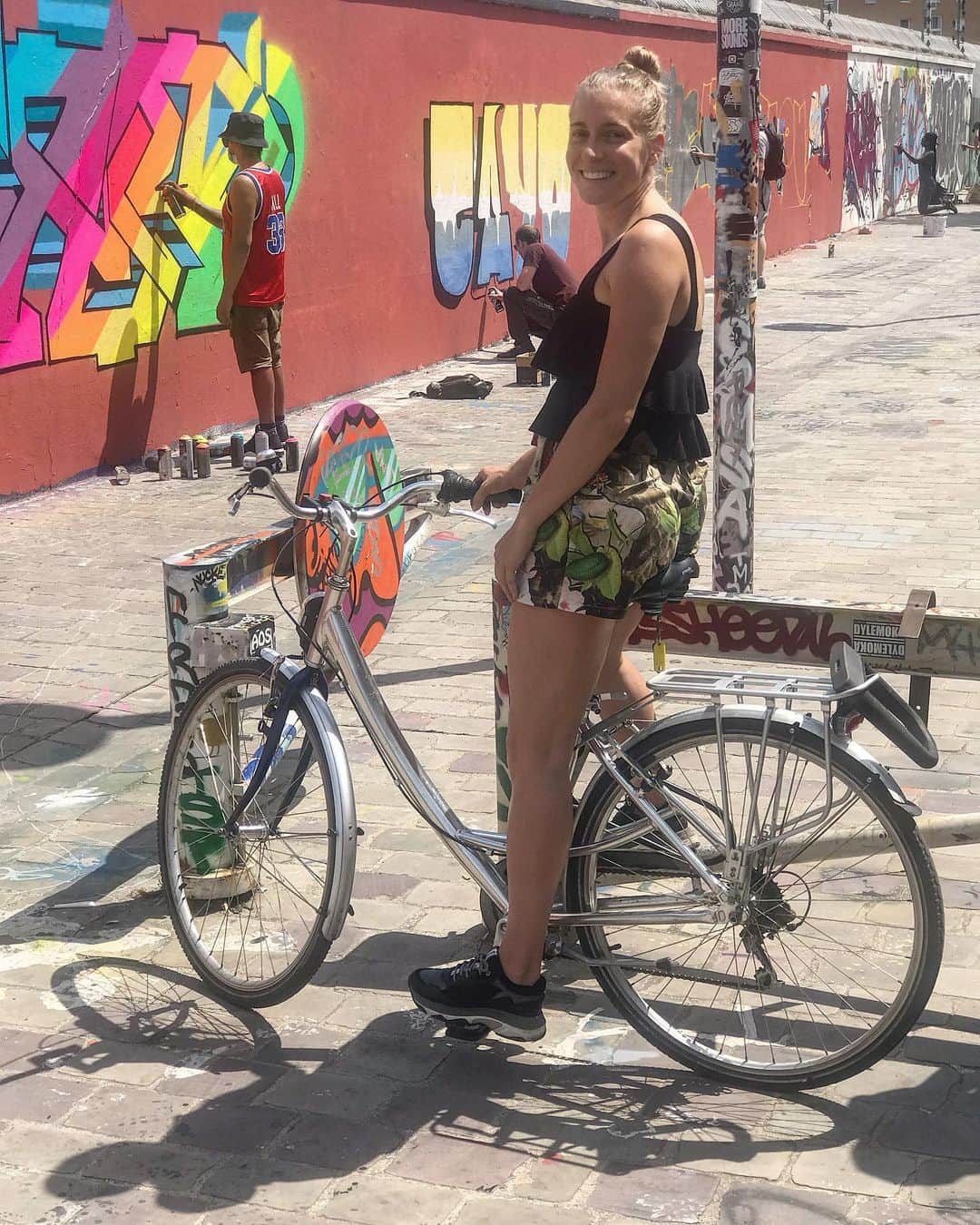 マリー・ギャヨのインスタグラム：「Street biker #Paris #Art #Colors #Cycle #Sunny #StreetArt」
