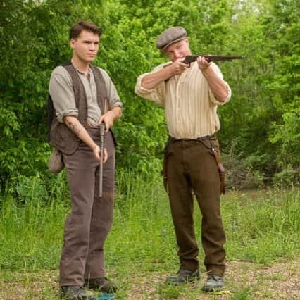 レイン・ギャリソンのインスタグラム：「It’s pretty easy, just aim and fire @emilehirsch #tbt #bonnieandclyde」