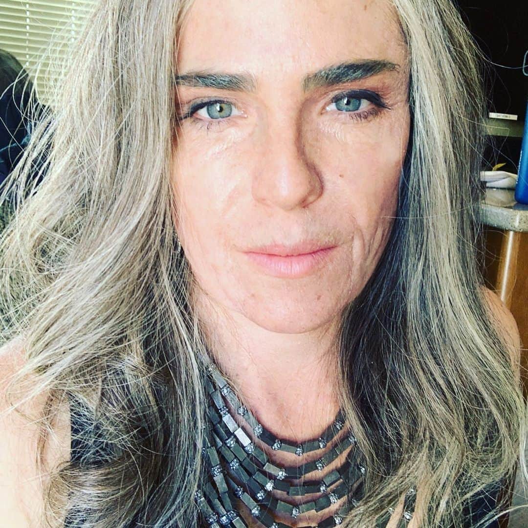 カーラ・ソウザのインスタグラム：「#ThrowbackThursday to transforming into Abuela Laurel for the #HTGAWMfinale 💗 What did you all think about the funeral scene?! And for those of you still catching up or rewatching old episodes, text me so we can relive together! 📱 +13104210793」