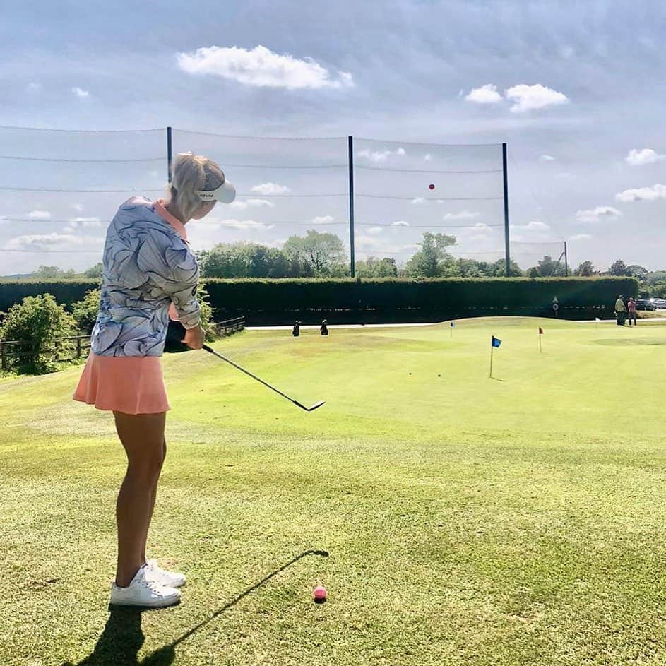 カーリー・ブースさんのインスタグラム写真 - (カーリー・ブースInstagram)「Another beautiful day practicing @adlingtongolfcentre love all the facilities here to practice and play. ⛳️👌 #golf #cheshire #golfpractice」5月22日 0時03分 - carlyabooth