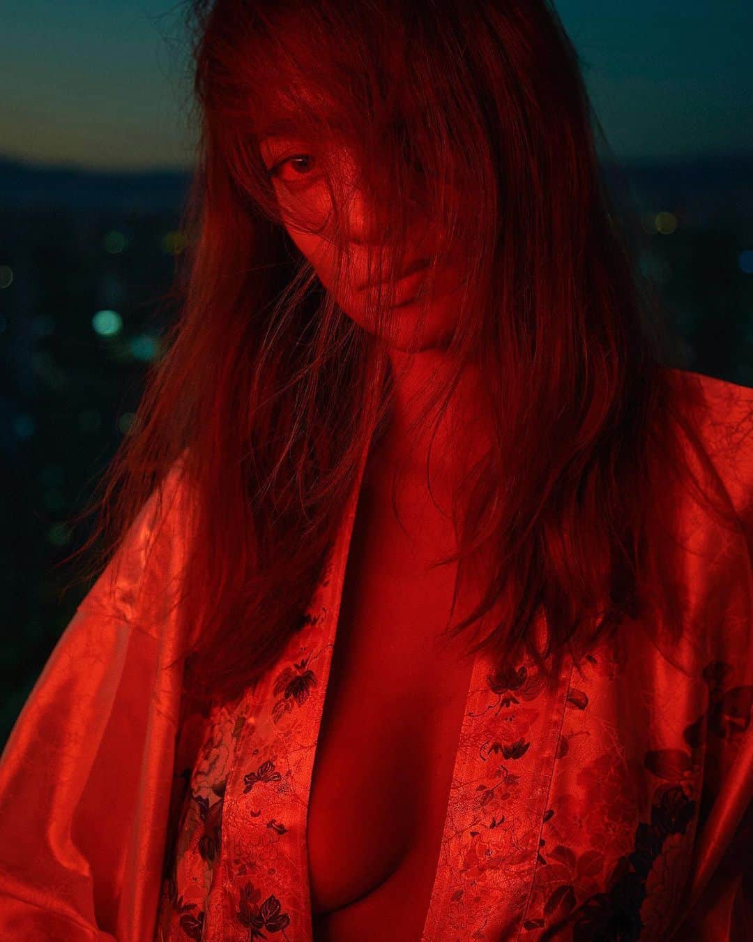 ビビアーニ大野のインスタグラム：「Vento vermelho  Foto @rafaravancini」