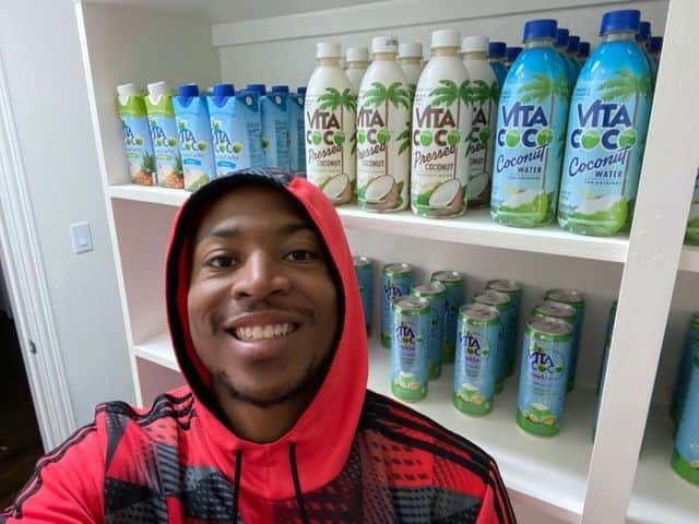 Vita Coco Coconut Waterのインスタグラム：「*me hanging out with my friends during quarantine*」