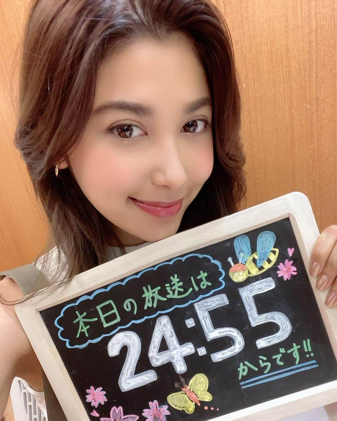 TBS「ビジネスクリック」さんのインスタグラム写真 - (TBS「ビジネスクリック」Instagram)「‪本日も #ビジネスクリック 24時55分からの放送です🎶‬ ‪#石井エミリー キャスターが生放送でお伝え致します💌‬ ‪今日も○○の日にちなんだ、後提供をお届けしちゃいます🕵️‍♀️‬ ‪ぜひご覧ください！お楽しみに🥰‬ ‪#ビジクリ #tbs‬」5月22日 0時18分 - business_click