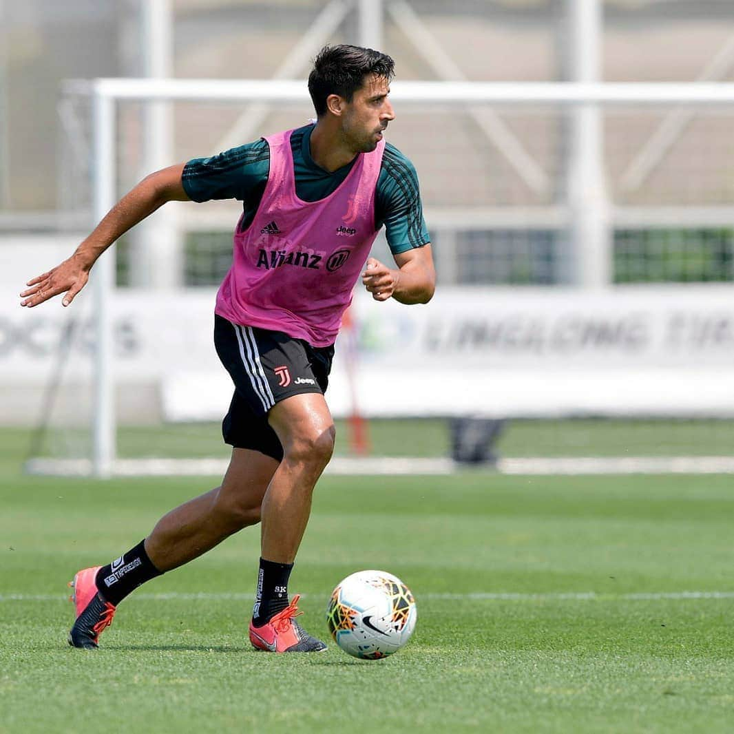 ユヴェントスFCさんのインスタグラム写真 - (ユヴェントスFCInstagram)「Putting in the work at JTC! 💪⚪⚫ #ForzaJuve」5月22日 0時28分 - juventus