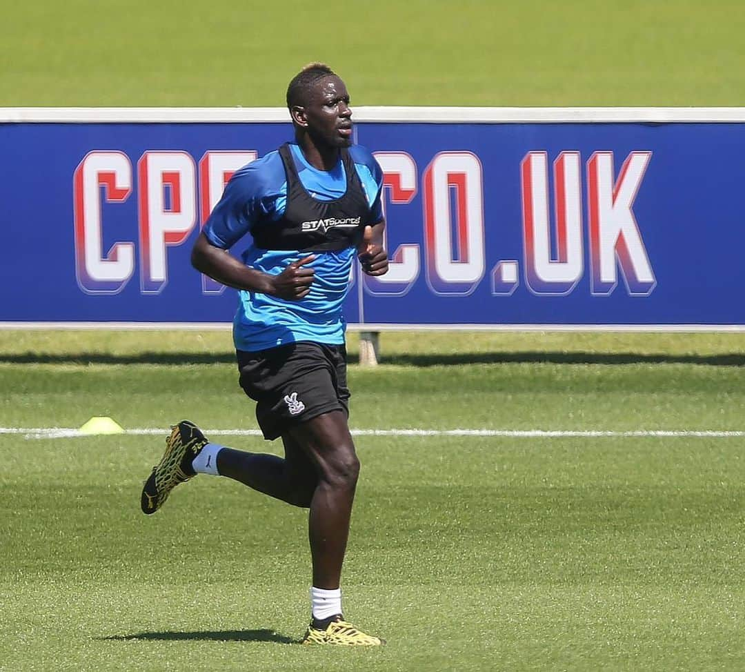 ママドゥ・サコーさんのインスタグラム写真 - (ママドゥ・サコーInstagram)「Back to office !!!! ⚽️🔥👊🏿 #TeamSakho #cpfc」5月22日 0時40分 - mamadousakho