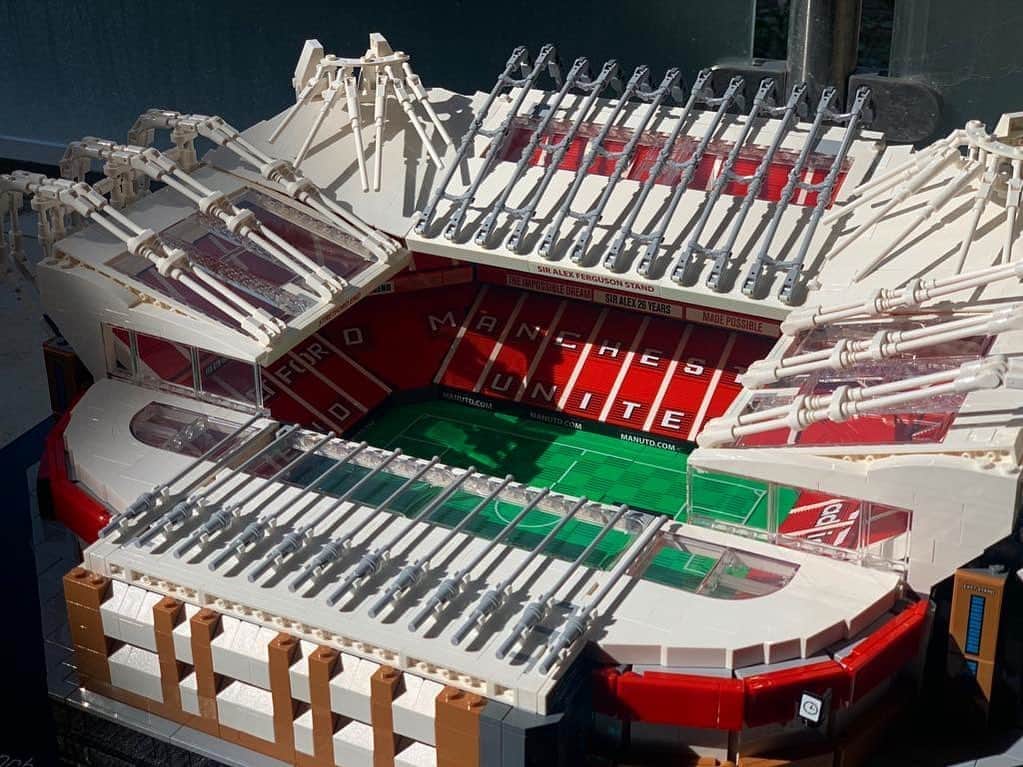 アンディ・コールのインスタグラム：「Lego creator Old Trafford completed 🏟 👊🏾. Got so many memories playing at this stadium and completing this has brought back those special memories」