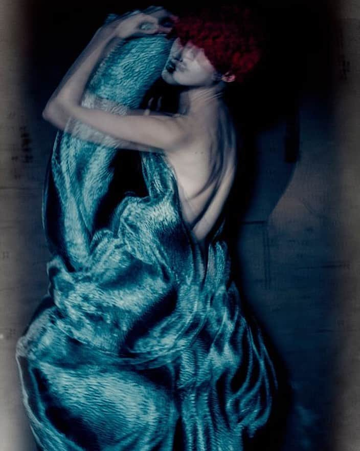 ジル・スチュアートさんのインスタグラム写真 - (ジル・スチュアートInstagram)「“There is so much stubborn hope in the human heart” -Albert Camus . Anna, Paris 2015 by Paolo Roversi . #albertcamus #paoloroversi #paris #dynamic #movement #fabric #darkness #fashion #photography #inspiration」5月22日 0時59分 - jillstuart