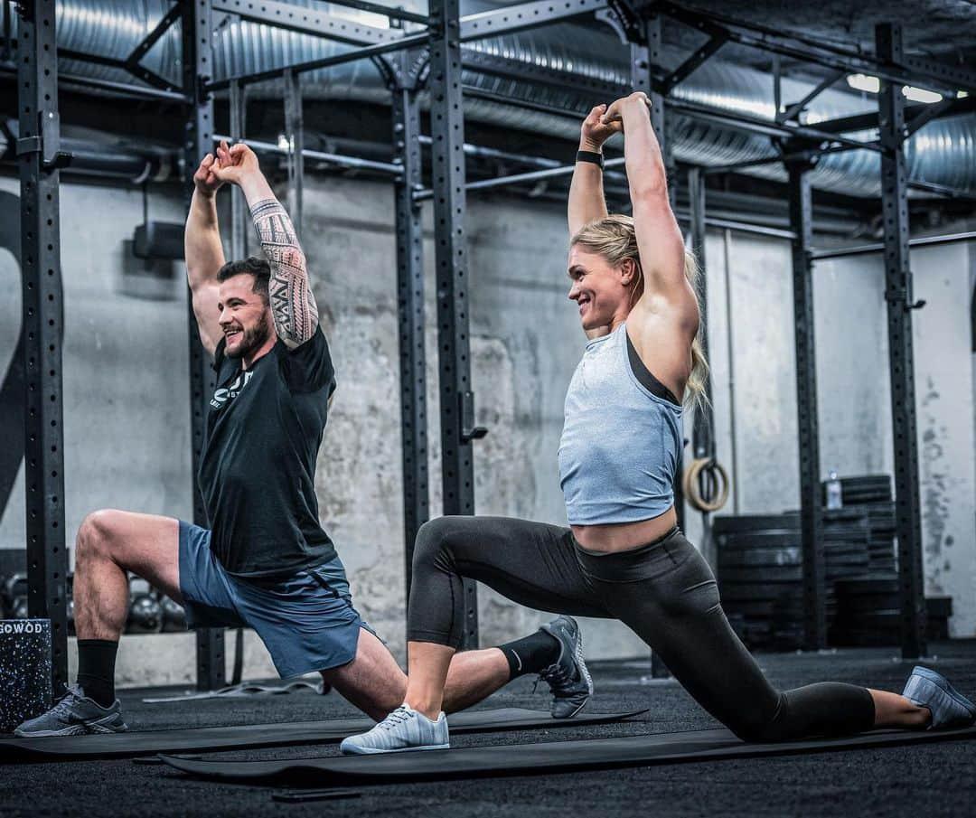 Katrin Tanja Davidsdottirさんのインスタグラム写真 - (Katrin Tanja DavidsdottirInstagram)「Throwback to this GOWOD session in Paris with French champ @iamwillgeorges 👊🏼👑🤩 I don’t think I have ever in my life stayed put in one place for so long. - Who else is excited for the time to come to TRAVEL the world again & get to see our favorite people?!?! ✈️✨🌍Until then: don’t forget to stretch hehe - @gowod_mobilityfirst #Mobility #MobilityFirst #GoWod」5月22日 1時03分 - katrintanja