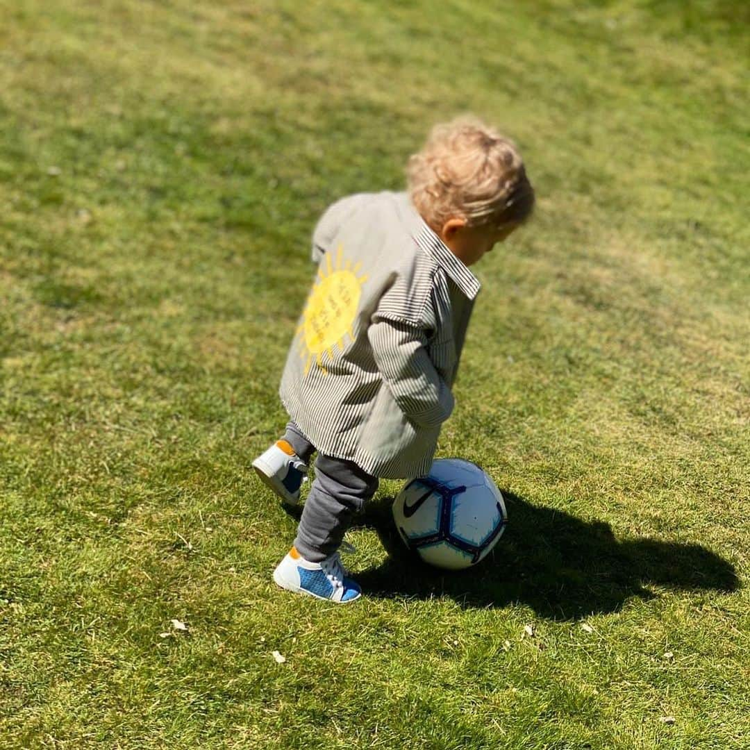 リュカ・ディニュさんのインスタグラム写真 - (リュカ・ディニュInstagram)「Next generation ☀️ 🧸❤️ «#familygoals #baby #love」5月22日 1時15分 - lucasdigne