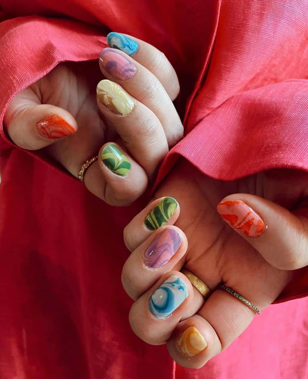 Soniaさんのインスタグラム写真 - (SoniaInstagram)「Are you guys into mix & match nails?💅🏼 Gorgeous manis from @evemeetswest and @hannahlourobinson✨ - #badgirlfeatures」5月22日 1時31分 - badgirlnails