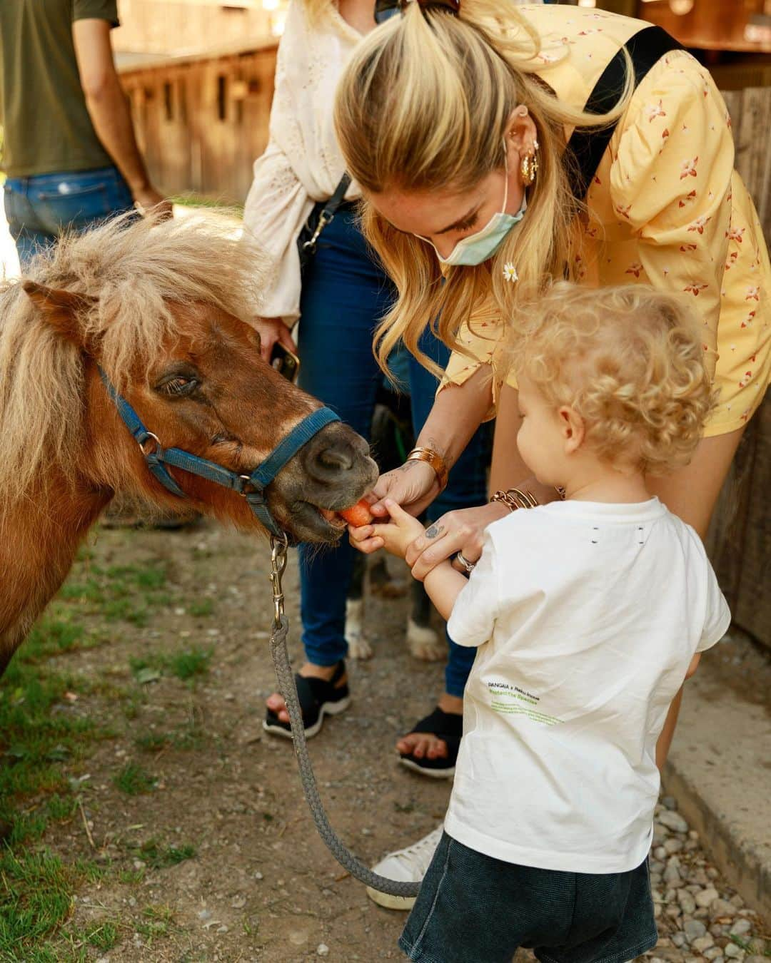 キアラ・フェラーニさんのインスタグラム写真 - (キアラ・フェラーニInstagram)「First time riding a pony 🐴 #supplied」5月22日 1時32分 - chiaraferragni