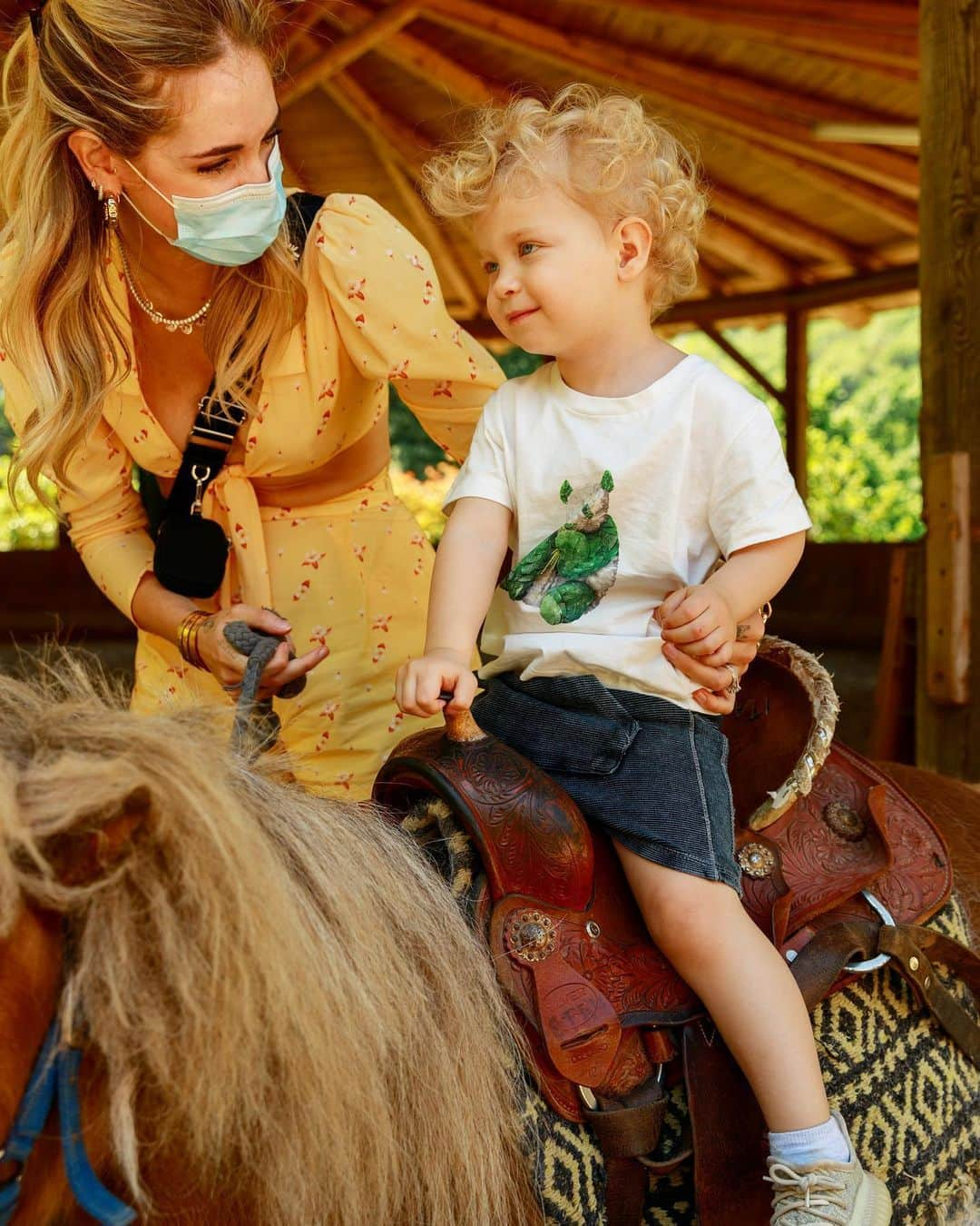 キアラ・フェラーニさんのインスタグラム写真 - (キアラ・フェラーニInstagram)「First time riding a pony 🐴 #supplied」5月22日 1時32分 - chiaraferragni