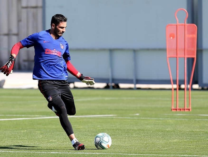 アントニオ・アダンさんのインスタグラム写真 - (アントニオ・アダンInstagram)「Disfrutando del fútbol! Cómo se echaba de menos trabajar en grupo! 😃 #AúpaAtleti 🔴⚪」5月22日 1時52分 - antonioadan13