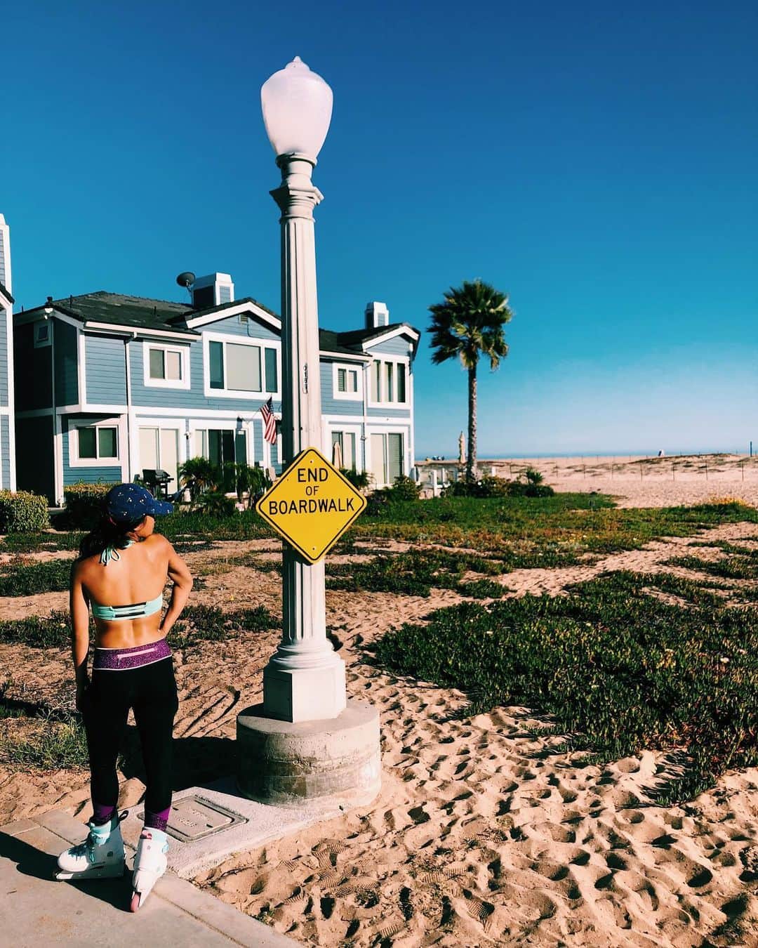 ジェシカ・カラランさんのインスタグラム写真 - (ジェシカ・カラランInstagram)「💕 blading with @tristanotkrista has become my new favorite activity.📍Newport Beach Boardwalk」5月22日 2時02分 - jessicacalalang
