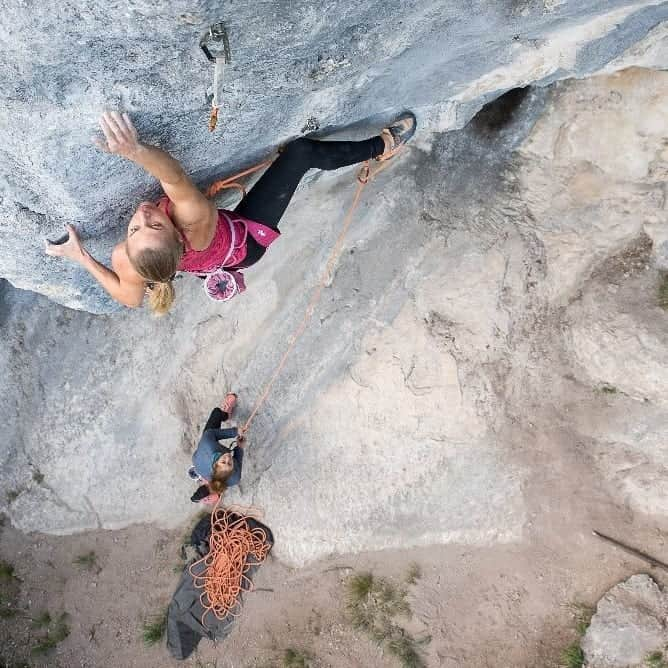 カタリーナ・ザーヴァインさんのインスタグラム写真 - (カタリーナ・ザーヴァインInstagram)「🌟Wohooo🌟 . So excited to have climbed 'Dr. Bizeps' (pic1) and 'The good, the bad and the ugly' (pic2) in Berglsteiner See. They're both graded 8b (to me the second one felt like a solid 8b+), are great power endurance testpieces and climb really well. . I feel so privileged living in a place with so much good rock around. The list of routes I wanna try gets longer the more I get outside. Now it's time to focus on a new project😁. . Photos by @tobias_lanzanasto and @rucker_david_  @marmot_mountain_europe @marmot @lasportivagram @petzl_official @alpbachtal_tirol #climbing #rockclimbing #berglsteinersee #climbing_pictures_of_instagram #lasportiva #bornwild #accesstheinaccessible #alpbachtal」5月22日 2時14分 - katha_saurwein