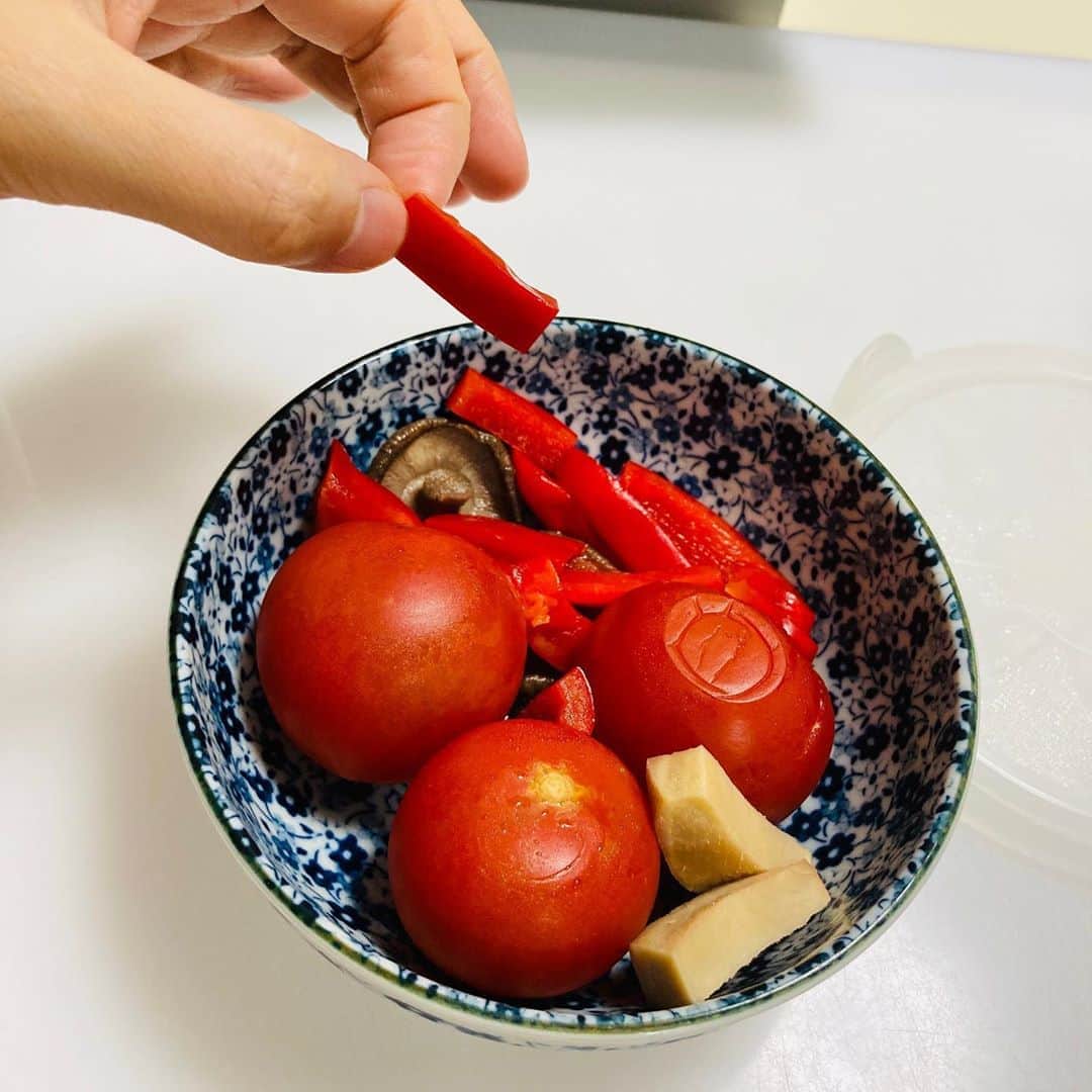 久保ミツロウのインスタグラム：「#毎日ぬか漬け　続けております。キムチと納豆は購入してます。」
