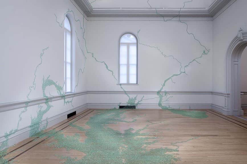 スミソニアン博物館さんのインスタグラム写真 - (スミソニアン博物館Instagram)「Maya Lin's "Folding the Chesapeake" (2015) imagines the Chesapeake Bay watershed in marbles. Once installed in our @americanart's #RenwickGallery, Lin wanted the sculpture to have the same freedom of movement as water, and it flows across the floor, up the walls, and even over the vents. The marbles are the same industrial fiberglass product her father Henry Huan Lin and other glass-blowing pioneers experimented with in the 1960s. Their shape is based on satellite imagery from NASA. #APAHM #MuseumFromHome #BecauseOfHerStory」5月22日 2時24分 - smithsonian