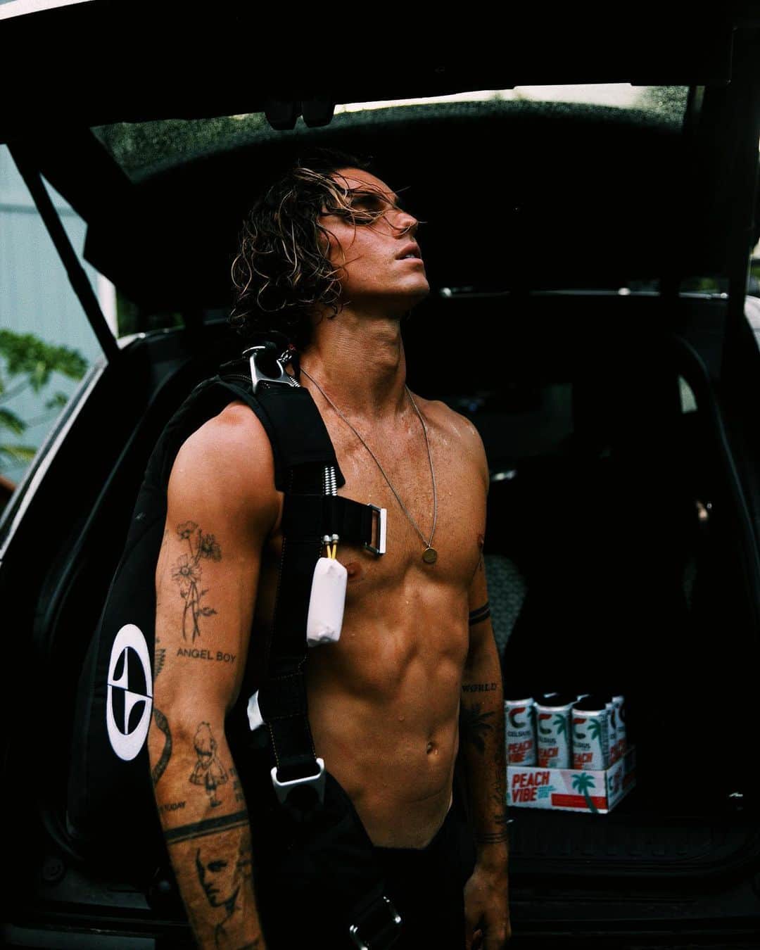 ジェイ・アルヴァリーズのインスタグラム：「Last days in Hawaii & now moving back to California for the Summer.. 🙏🏽」
