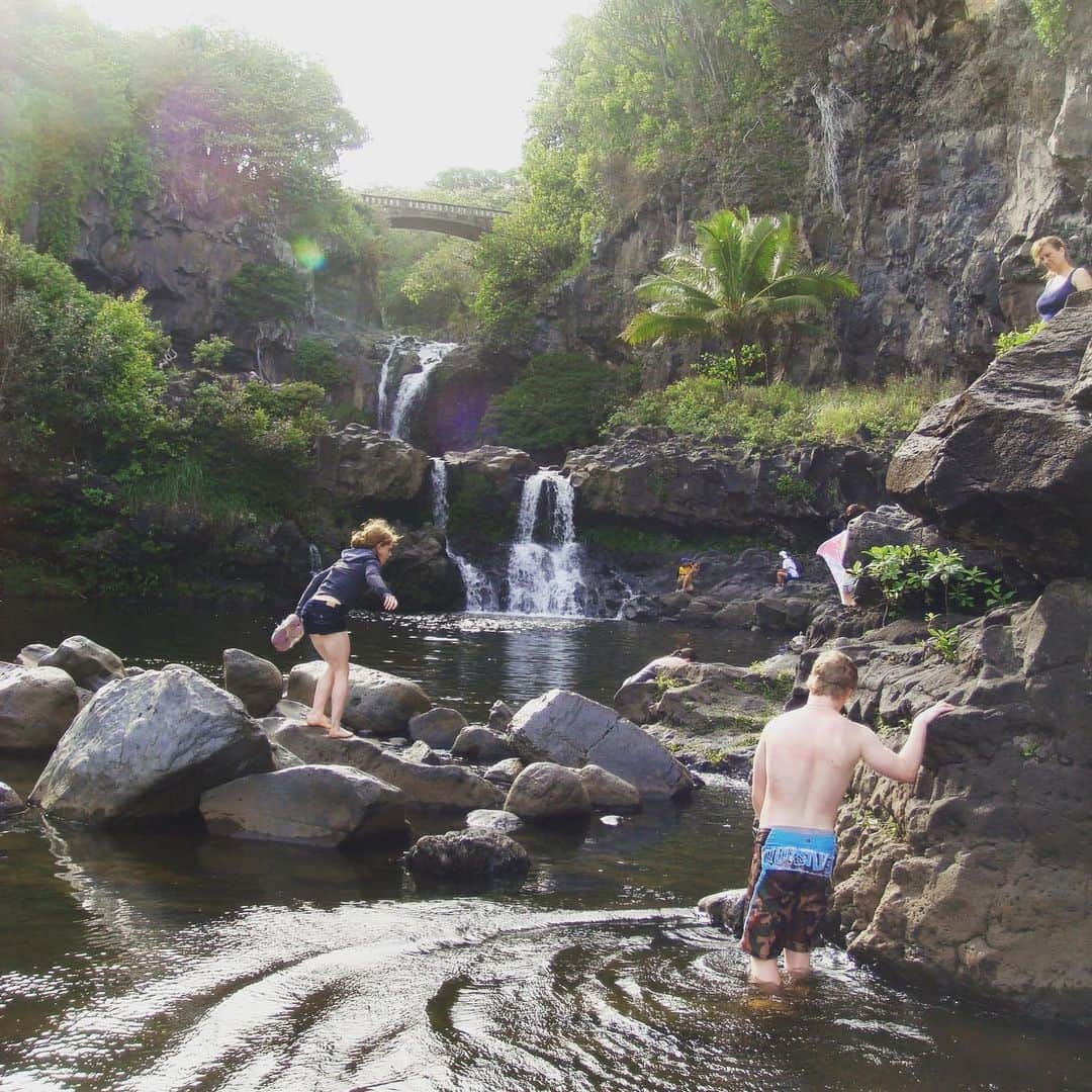 ナターシャ・ピュリッチのインスタグラム：「I miss exploring the world especially places like this! #maui #roadtohana #7sacredpools」