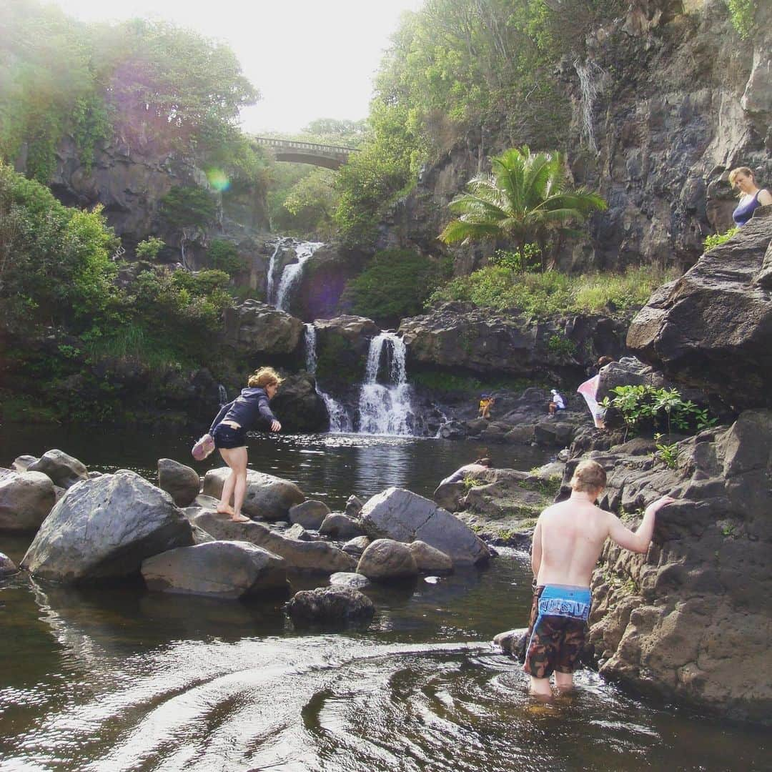 ナターシャ・ピュリッチさんのインスタグラム写真 - (ナターシャ・ピュリッチInstagram)「I miss exploring the world especially places like this! #maui #roadtohana #7sacredpools」5月22日 2時46分 - tashapurich