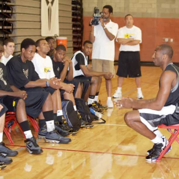 クレイ・トンプソンのインスタグラム：「One of the greatest experiences of my life was being able to participate in the goats 🐐 skills academy back in HS. I was so star struck the whole time and couldn’t believe I was on the same hardwood as Bean.」