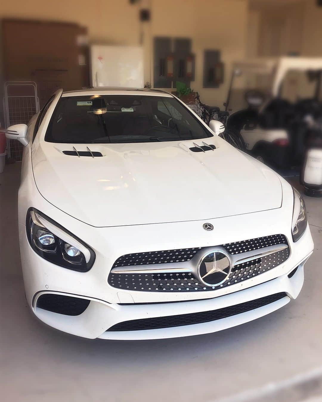 メルセデス・ベンツさんのインスタグラム写真 - (メルセデス・ベンツInstagram)「@bernhard.langer ,the most successful German golfer of all time, has everything ready in his garage for when it’s safe to go out again!」5月22日 3時02分 - mercedesbenz