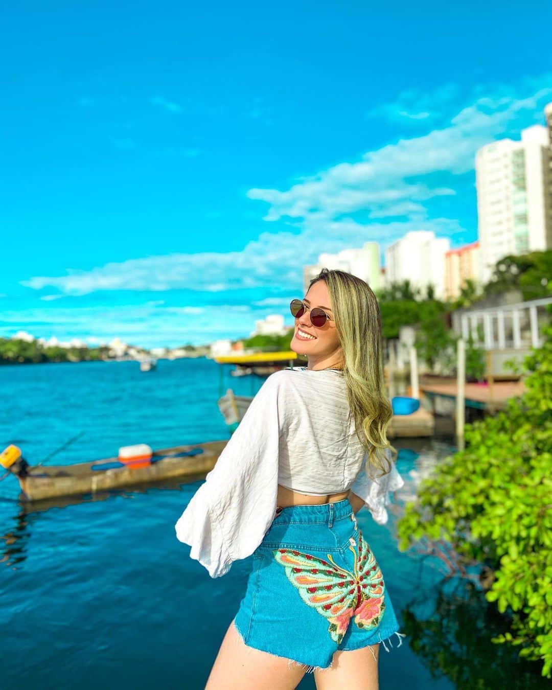 ナターリア・ガウジオのインスタグラム：「Tbt com a frase que eu mais amo: A liberdade é o oxigênio da alma... ✨🙏🏻🍃🥰☀️🦋❤️ #inlove #freedom #soul #nature #blue #butterfly #happiness #blessed」