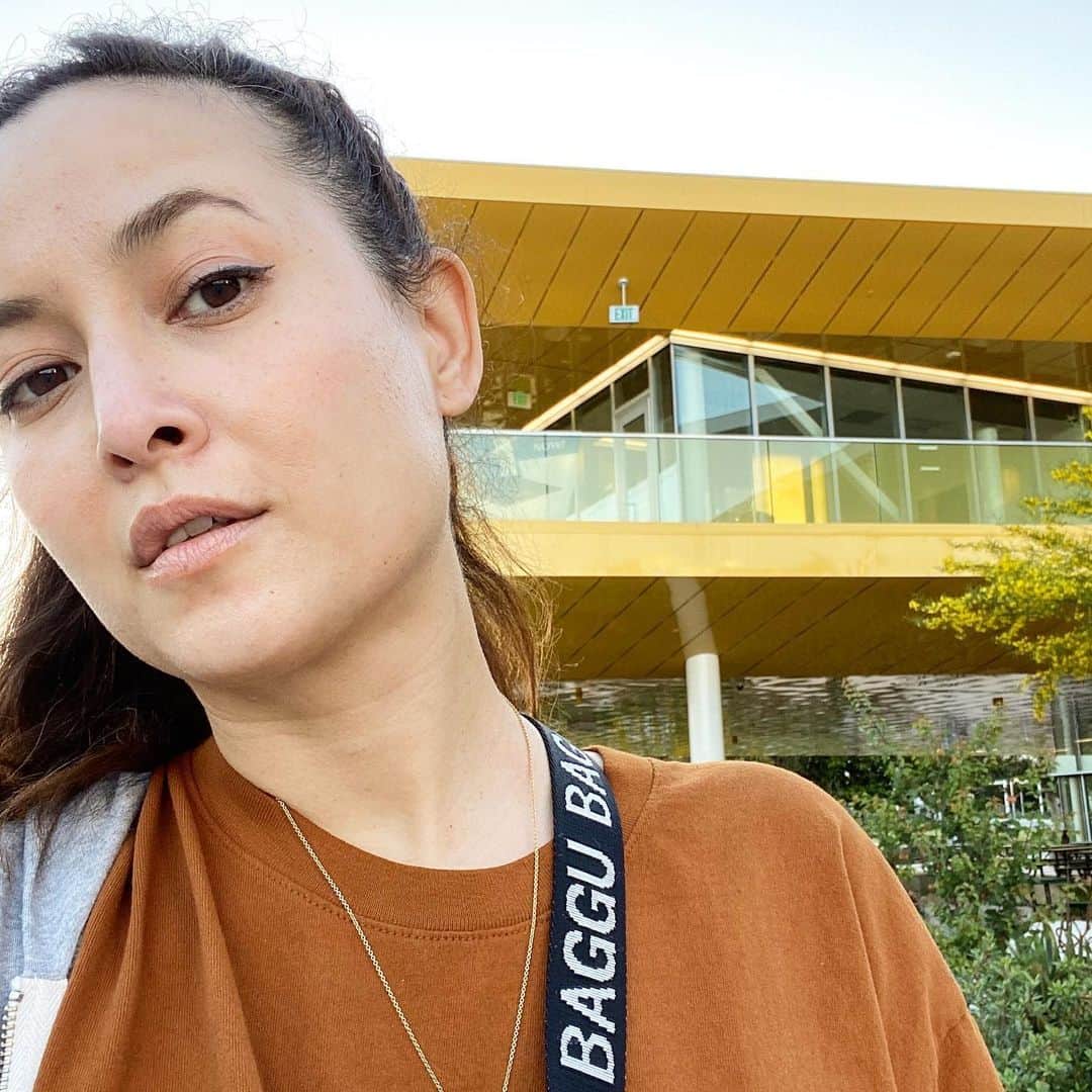 のインスタグラム：「Late afternoon strolls. This whole week has gone by waaaay to fast. I’m trying to catch up! It’s a Thursday and it’s almost over. How are you all doing?? #whatdayisit #itsthursday * * * 最近夕方の自転車乗りが楽しい。けどもう木曜の夕方なってしまった。今週はめっちゃくちゃ早かったーーー！早すぎた〜。みんなは元気かな？ #feelingoverwhelmed #toomuchtodo」