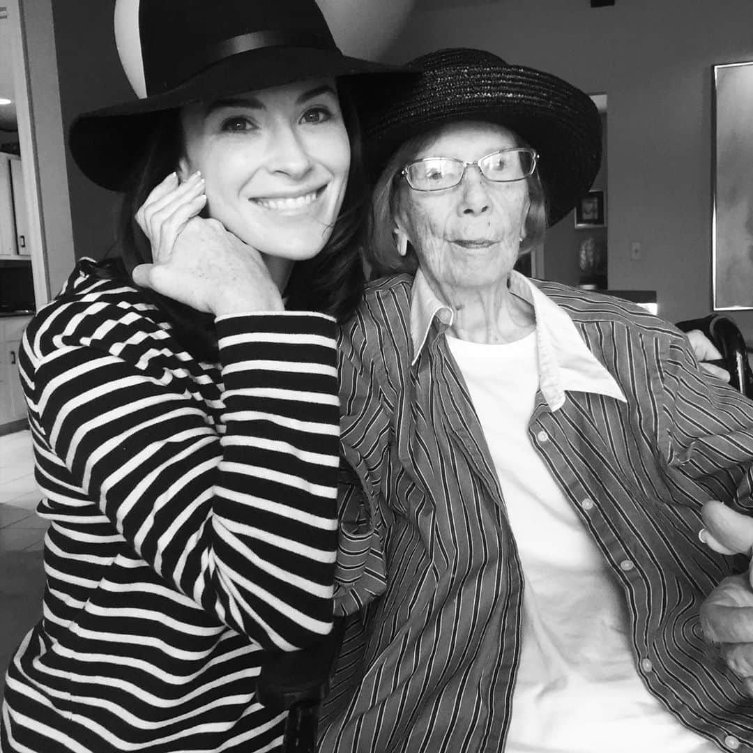 ブリジット・リーガンさんのインスタグラム写真 - (ブリジット・リーガンInstagram)「Today would have been your 100th birthday sweetest ever Nana GG! We miss you 🌸💗🌸」5月22日 3時15分 - bridgetregan