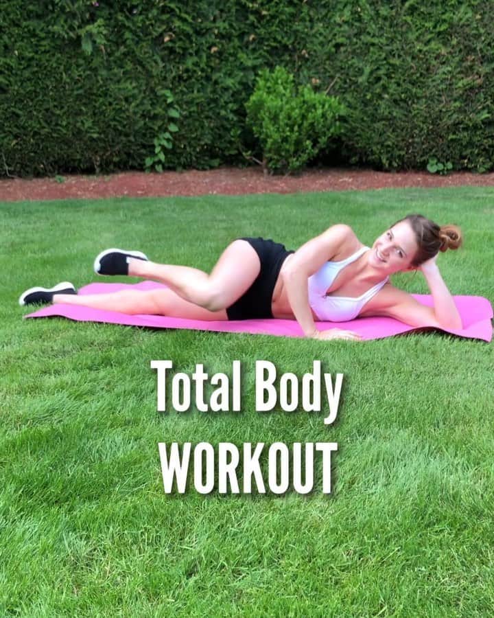 ヴィクトリア・ダフィールドのインスタグラム：「Total Body 10 Min WORKOUT - 6 Exercises that are going to target your entire body and feel AMAZING 🔥❤️. I love this collection of exercises and wanted to share! It’s a quick, fun, and simple workout where you can relieve some stress, burn some calories, and embrace your inner warrior. SMASH IT WITH PASSION! Let’s go -  1️⃣ Side In & Outs - R Leg (30 sec) 2️⃣ Side In & Outs - L Leg (30 sec) 3️⃣ Up & Down Planks (30 sec) 4️⃣ Heel Touches (30 sec) 5️⃣ Pulse Lunges - R (15sec) then L (15 sec) 6️⃣ Jump Squats (30 sec) 7️⃣ REST (30 sec) —  Do this whole circuit 3 times!! Enjoy letting out that stress, boosting your energy, and feeling like a warrior - take it all in! Enjoy it!!! You are a WARRIOR ❤️」
