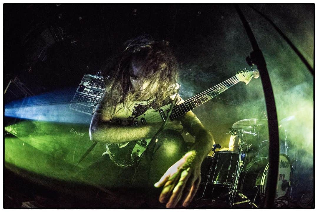A Place to Bury Strangersのインスタグラム：「Saturday September 30, 2017 Cologne, Germany with @theblackangels  Photo by @clemensmitscher  #staystrong #staysafe #aplacetoburystrangers #aptbs #oliverackermann #pedaldjustment #inyourface #cologne #germany🇩🇪」