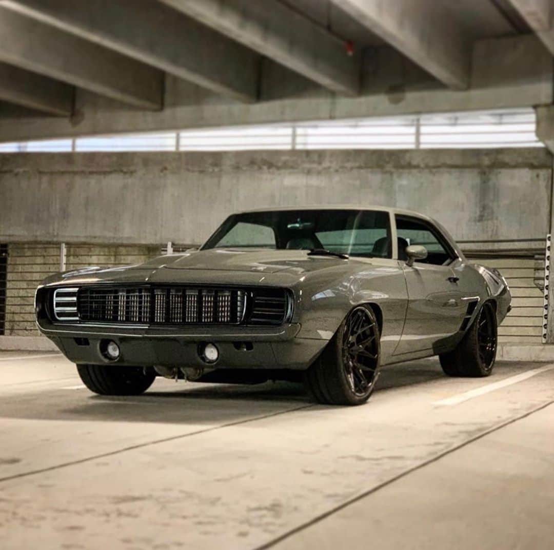 Classics Dailyさんのインスタグラム写真 - (Classics DailyInstagram)「#ClassicsFeature _____ @kristian_z28 has one gorgeous 1969 Camaro that was built by the @speedsociety crew with the help of industry leaders such as @detroitspeed, @vengeance_racing, @lutzracecars and many more! _____ #classiccar #musclecar #hotrod #protouring #prostreet #restomod #classicsdaily #streetrod #streetcar #customcar #hotrods #streetrods #chevrolet #chevy #camaro #69camaro #twinturbo #buildforcancer」5月22日 4時02分 - classicsdaily