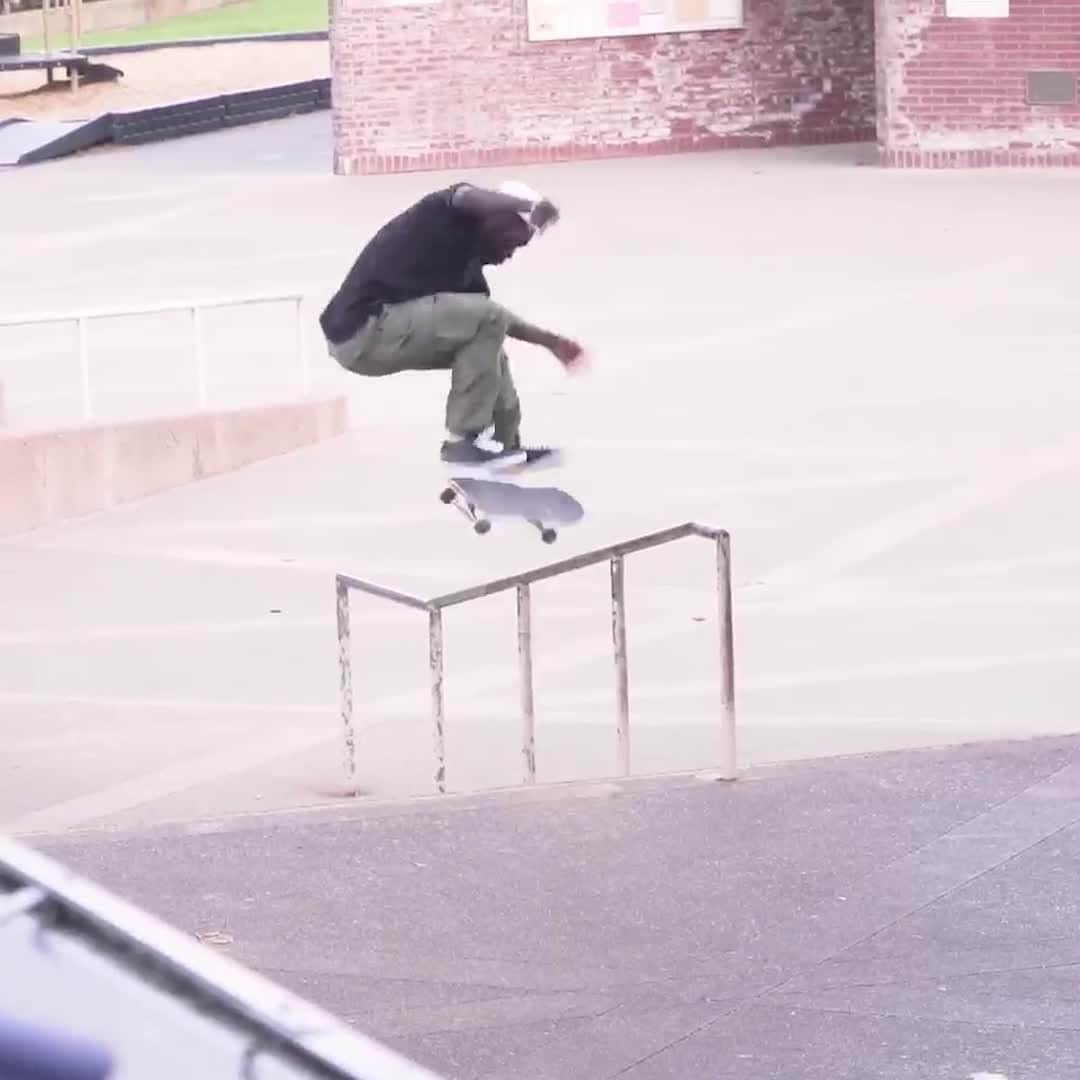 レッドブルのインスタグラム：「the last trick and reaction are worth the wait 🤯 ∙ 🛹: @zionwright @redbullskate #skate #skateboarding #redbull #givesyouwings」
