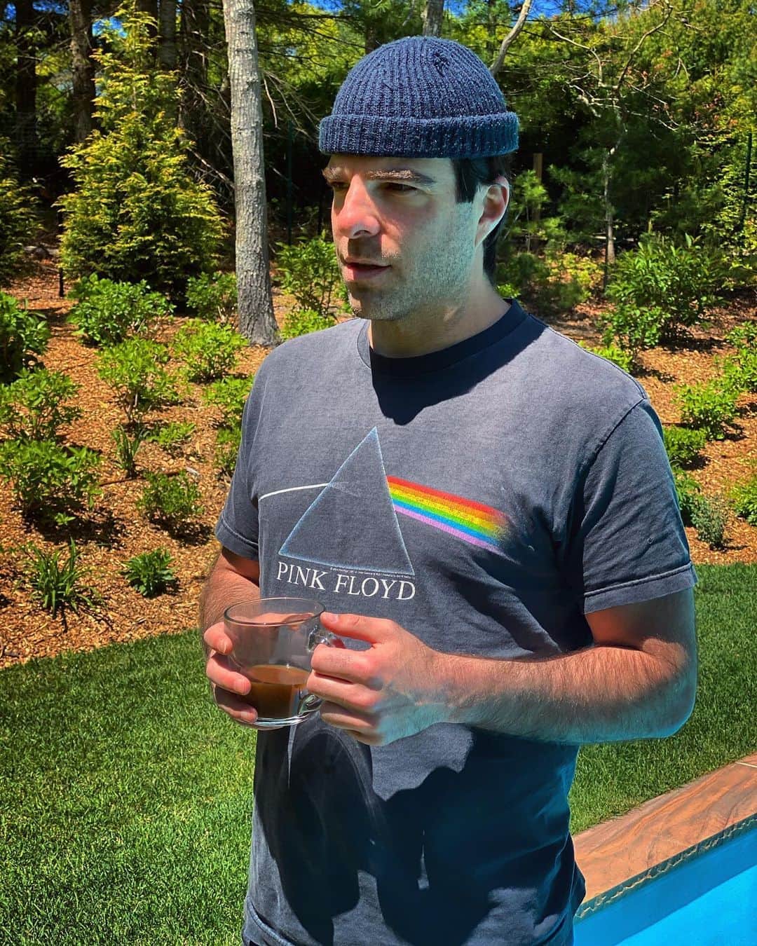 ザカリー・クイントのインスタグラム：「unburdened and unbearded...」