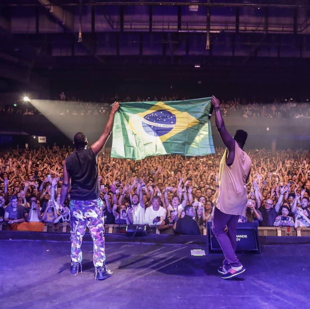 ペンタトニックスさんのインスタグラム写真 - (ペンタトニックスInstagram)「Thinking about that time Brazil brought all that 🔥 energy to #PTXTheWorldTour! SO. MUCH. FUN. #TBT」5月22日 4時18分 - ptxofficial