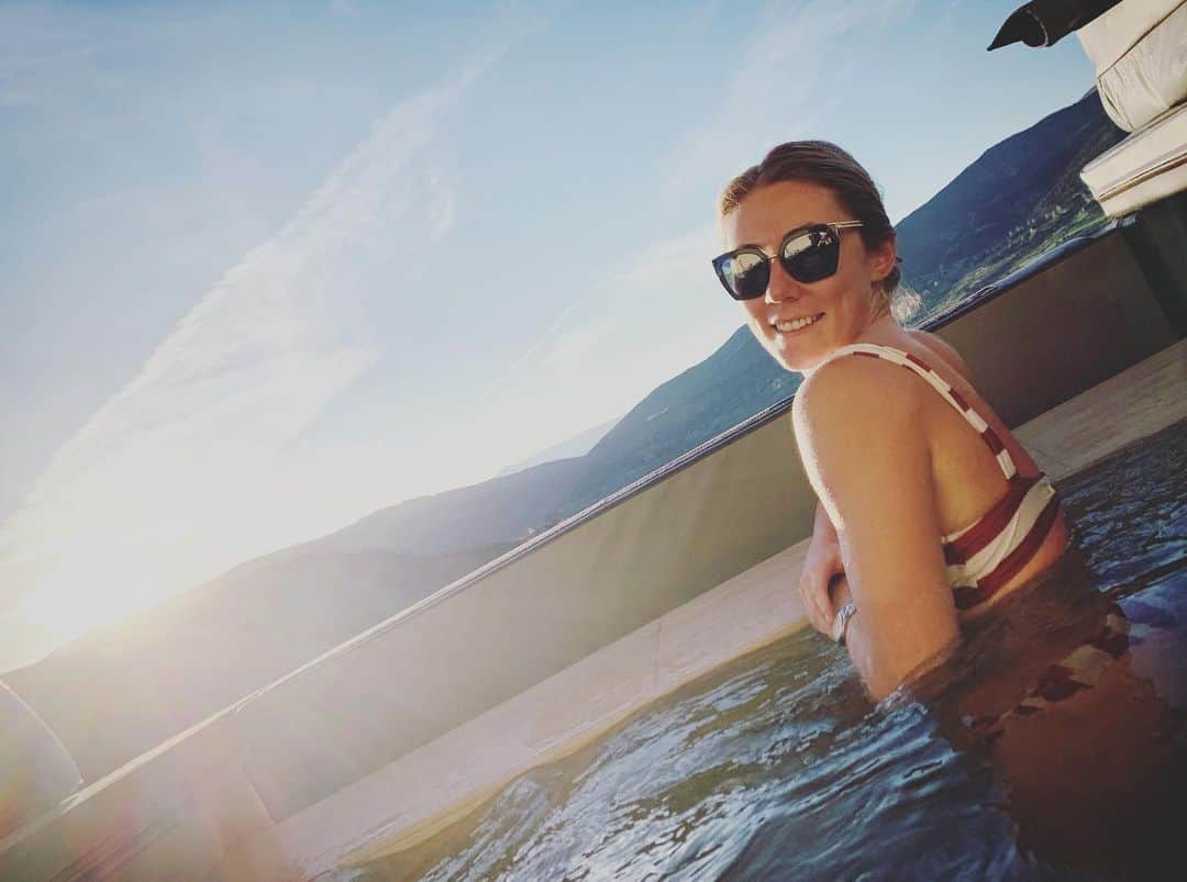 ミカエラ・シフリンのインスタグラム：「🎶quiet when i’m coming home and i’m on my own🎶  Thankful for moments like this🙏🏻」