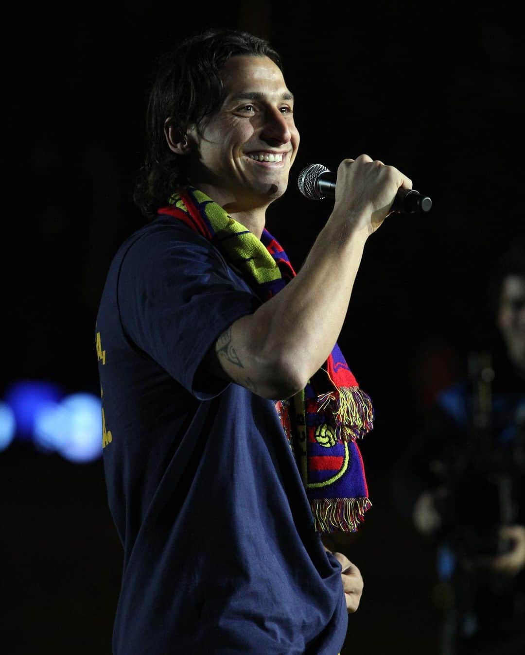 FCバルセロナさんのインスタグラム写真 - (FCバルセロナInstagram)「👯‍♂️ Big Man Zlatan #TBT 🇸🇪 @iamzlatanibrahimovic」5月22日 4時41分 - fcbarcelona