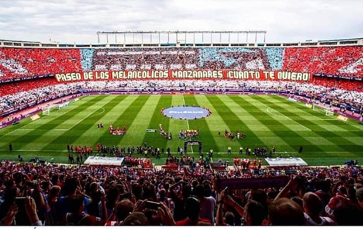 フェルナンド・トーレスさんのインスタグラム写真 - (フェルナンド・トーレスInstagram)「Hace tres años nos despedimos del estadio más bonito del mundo ... imborrable en mi recuerdo cada momento que he vivido como aficionado y jugador . Su ambiente, su color, su esencia ...el Calderón y su magia. Dos goles para decir adiós al teatro donde siempre soñé actuar desde que era un niño. Gracias por tanto querido #vicentecalderon cuánto te echo de menos... #3yearsago  Three years ago we say goodbye to the most beautiful stadium in the world ... unforgettable in my memory every moment that I have lived as a fan and player.  His atmosphere, his color, his essence ... the Calderón and his magic.  Two goals to say goodbye to the theater where I always dreamed acting since I was a child.  Thank you so much my dear #vicentecalderon I miss you so much ... # 3yearsago」5月22日 4時55分 - fernandotorres