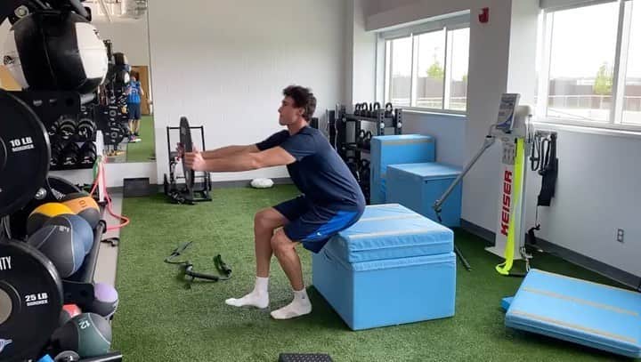 ダニーロ・ガリナリのインスタグラム：「🏋️‍♂️💪 Strength, balance and body control. #Focus」