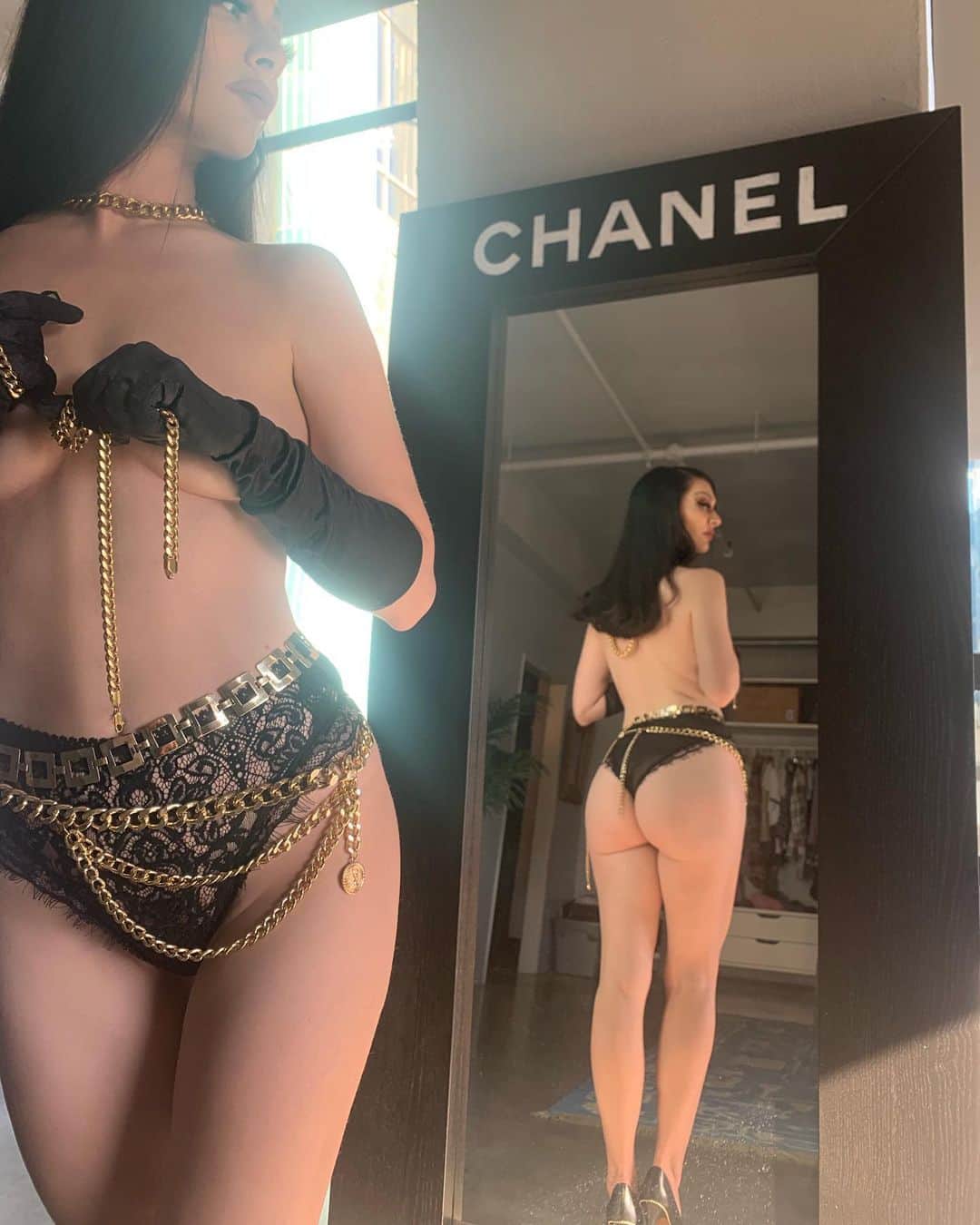 カーミンのインスタグラム：「preorder EP8 morticia’s feeling herself today (hit that bio link out 5/26)」