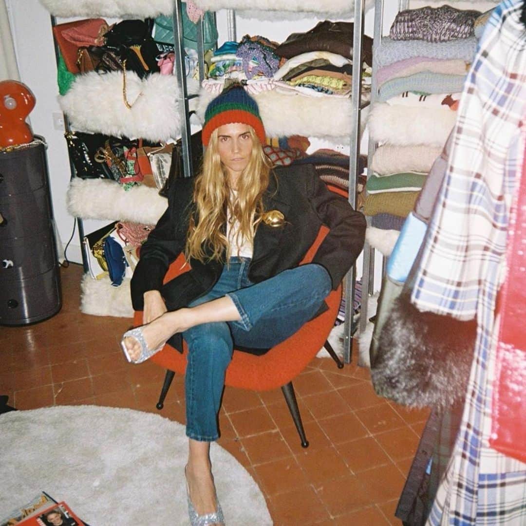 Monica Sordoのインスタグラム：「The ultímate layer - a brooch - here the “Cubagua” as seen on one of our modern muses @blancamiro #MonicaSordo available at @vasquiat_official」