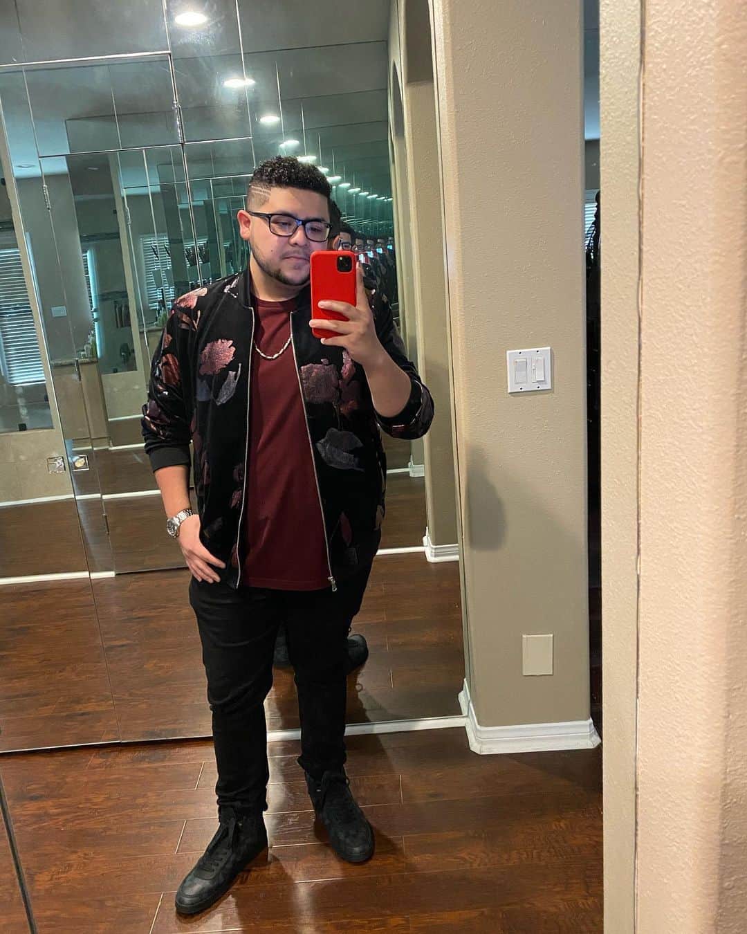 リコ・ロドリゲスのインスタグラム：「Quarantine day 68: Decided to get dressed up to head to the living room」
