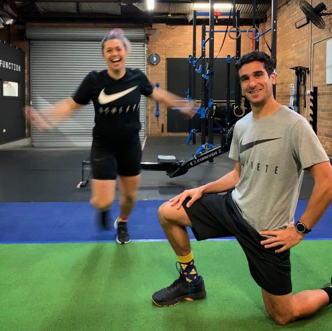 フィービー・ディ・トマソのインスタグラム：「Match Streak Maintained 💯 Friday Fashions On The Field ft. @dave_s_beers ❤️ (+ cameo by @nickmollison) 💁🏻‍♀️ #FridayFashion #GameSetMatch #IsoFashion @fieldandfunctionpt」