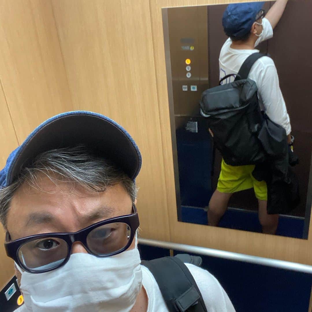 栗田善太郎のインスタグラム：「今年初ハーパンで局へ。 今週ラストCROSS FM URBAN DUSK！OAは18時からです！ 今夜もWONKの新曲がセット！」
