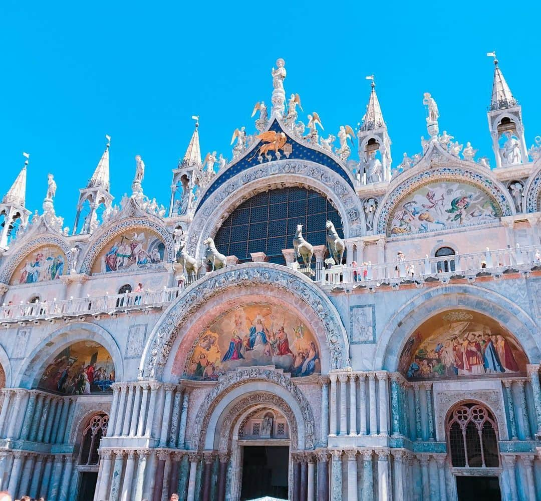 船越真衣のインスタグラム：「Bacino Di San Marco🇮🇹 #旅#旅行#海外#海外暮らし#海外旅行#イタリア#Europa#ヨーロッパ#Venezia#Italy #Traveler#travel#travelgram#beach#art#japan#happy#tokyo#instalike#instagood#fun#smile#beautiful#beautifulview#lol#me#tbt#yolo#style#love」