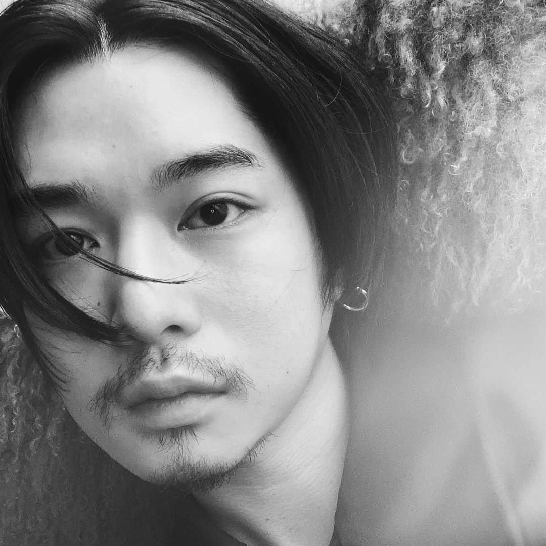 千葉雄大のインスタグラム：「髭伸びた。 例に漏れず、保存。」
