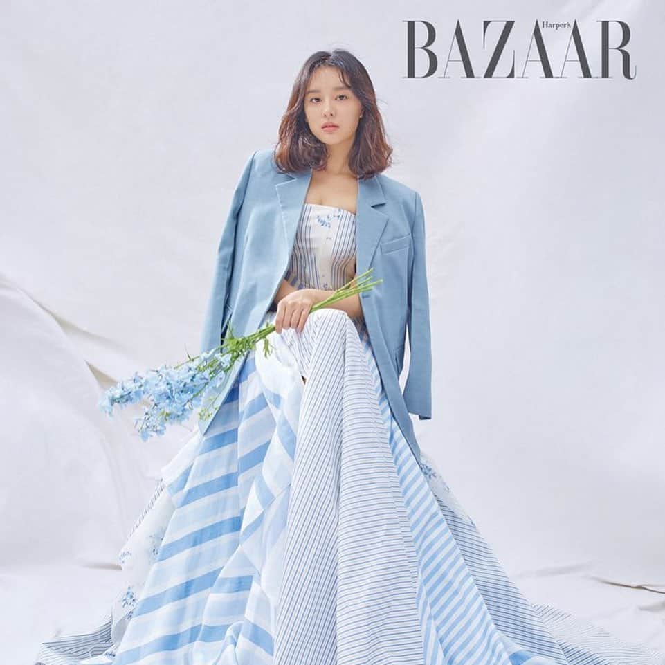 のインスタグラム：「#harpersbazaar 💙」